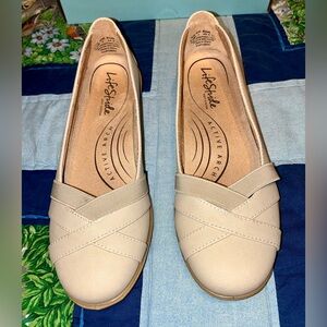 Life Stride Women's Cream Loafers --- Size Woman's 6.5 --- NWT